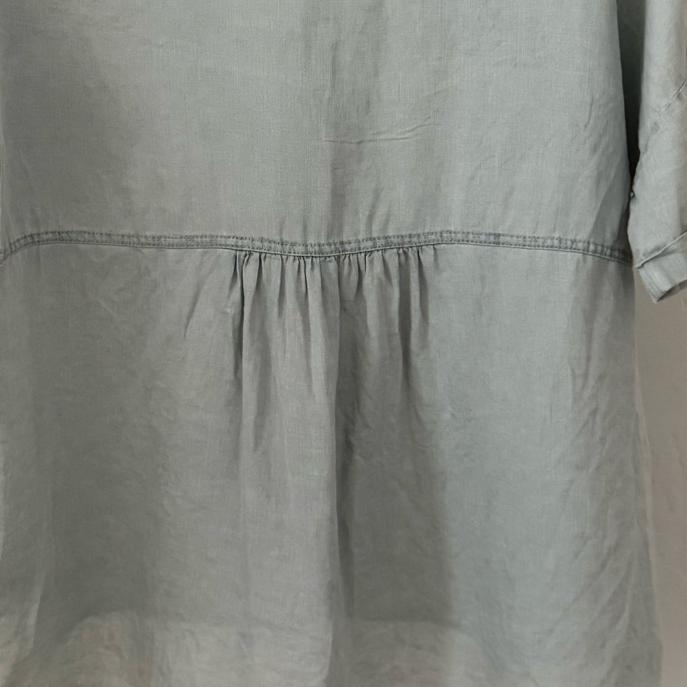 Bundle 3 for 50% off Y2K XCVI Gray Lightweight Linen Blouse with Shell Buttons - Picture 6 of 7